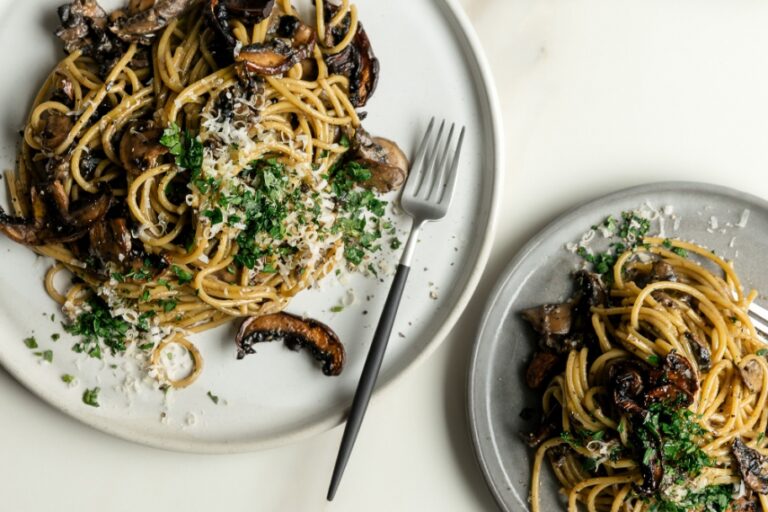 Simple Creamy Balsamic Mushroom Spaghetti सरल मलाईदार बाल्सेमिक मशरूम स्पेगेटी