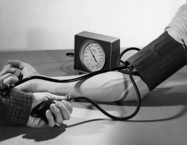 High Blood Pressure: बीपी हाई होने पर खाना शुरू करें ये 6 फल, प्राकृतिक उपाय से करें ब्लड प्रेशर कंट्रोल