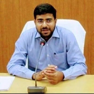 Deepak Meena Gorakhpur DM