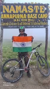 UP mountaineer Uma Singh गोरखपुर के पर्वतारोही उमा सिंह ने रचा इतिहास, साइकिल से फतह की दुनिया की 10वीं सबसे ऊंची चोटी 1 UP mountaineer Uma Singh