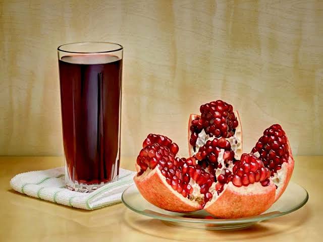 “Rojana Subah Khali Pet Anar Ka Juice Peene Ke 7 Fayde – जानें कैसे करता है Body को Strong”