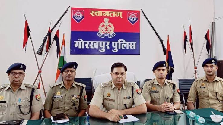 Breaking News Gorakhpur SSP Rajkaran Nayar का बड़ा एक्शन, SHO गोला अंजुल चतुर्वेदी हटाए गए 13 Gorakhpur SSP