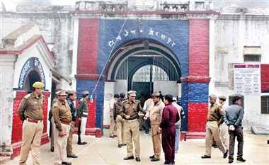 “Gorakhpur Gangster Case”गोरखपुर गैंगस्टर विकास सिन्हा का नया कारनामा: झूठी शिकायतों से वसूली और पुलिस जांच 13 Gorakhpur Gangster Case
