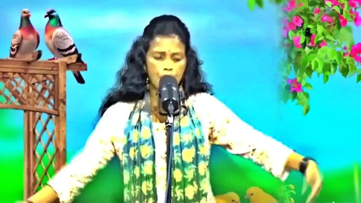 Saroj Sargam Arrest मिर्जापुर में गूंजा कानून का डंका मां दुर्गा पर आपत्तिजनक वीडियो बनाने वाली सरोज सरगम पर कसा शिकंजा अवैध कब्जे से 15 बीघा सरकारी जमीन हुई मुक्त