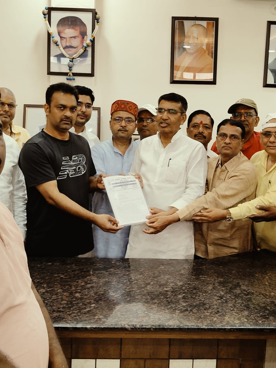 Gorakhpur Teachers Protest गोरखपुर में शिक्षकों की बड़ी मुहिम केंद्रीय मंत्री कमलेश पासवान से मिला शिक्षक प्रतिनिधिमंडल  2011 के पूर्व नियुक्त शिक्षकों को TET से मुक्त करने की रखी मांग