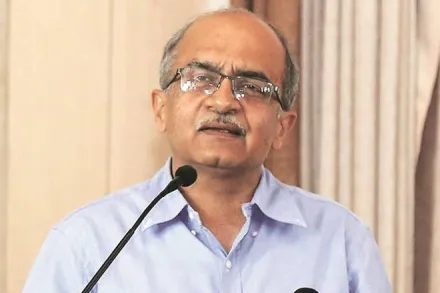 Prashant Bhushan Amit Shah Judiciary Harassment प्रशांत भूषण के गंभीर आरोप: क्या अमित शाह ने न्यायधीशों को परेशान करने के लिए जांच एजेंसियों का दुरुपयोग किया