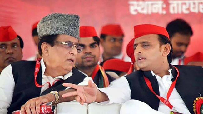 Azam Khan Release 23 महीने की कैद के बाद लौटे अपने घर  आज़म खान की रिहाई से रामपुर में जश्न यूपी की राजनीति में बढ़ी हलचल