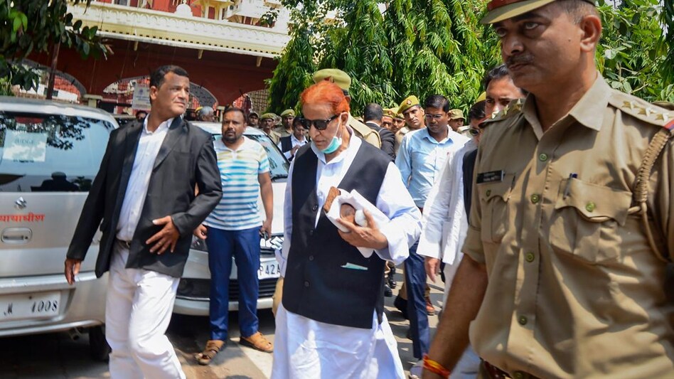 Azam Khan Bail सियासत के मैदान में वापसी की दस्तक क्वालिटी बार केस में मिली ज़मानत के बाद सभी मामलों से आज़ाद हुए आज़म खान