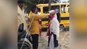 Rampur Shocking News चाची ने भतीजे संग थाने में रचाई शादी चाचा बोले तीन साल से चल रहा था अफेयर