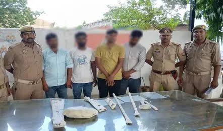 Gorakhpur criminals arrested गोरखपुर में टप्पेबाजी का बड़ा खुलासा: चार शातिर अपराधी गिरफ्तार, पुलिस ने बरामद किए सोने के जेवर और ई-रिक्शा 15 Gorakhpur criminals arrested