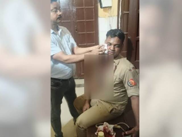 Gorakhpur Police Attack गोरखपुर में पुलिस पर हमला: खाकी वर्दी पर नशे में धुत युवक का कहर, आरोपी गिरफ्तार 15 Gorakhpur Police Attack