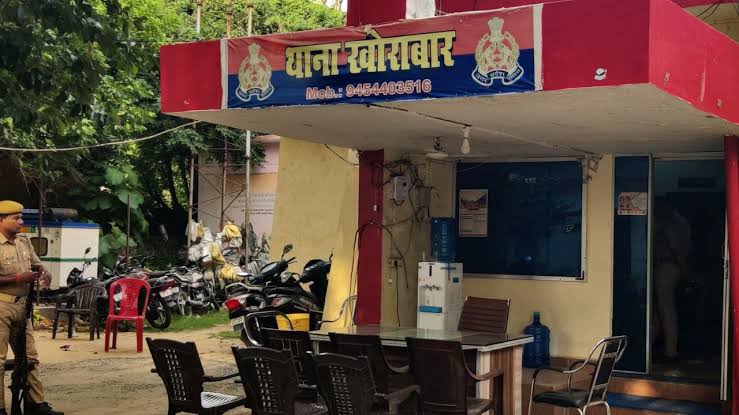 Gorakhpur Police Attack गोरखपुर में पुलिस पर हमला: खाकी वर्दी पर नशे में धुत युवक का कहर, आरोपी गिरफ्तार