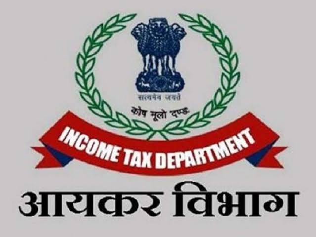 latest Gorakhpur crime news गोरखपुर: कार पर ‘आयकर विभाग’ का फर्जी बोर्ड लगाकर चोरी — CCTV से खुला राज, उजेंद्र पांडेय व 'संजू' गिरफ्तार 15 latest Gorakhpur crime news