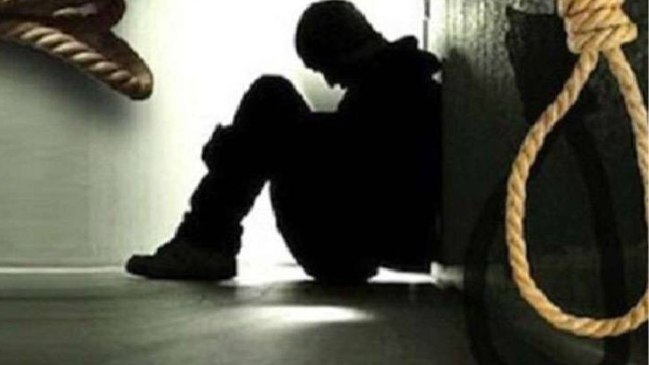 Uday Tripathi Suicide in Gorakhpur गोरखपुर में सनसनी: 20 वर्षीय युवक की आत्महत्या ने छोड़ा भावुक सुसाइड नोट, मां से कहा "माफ करना..."