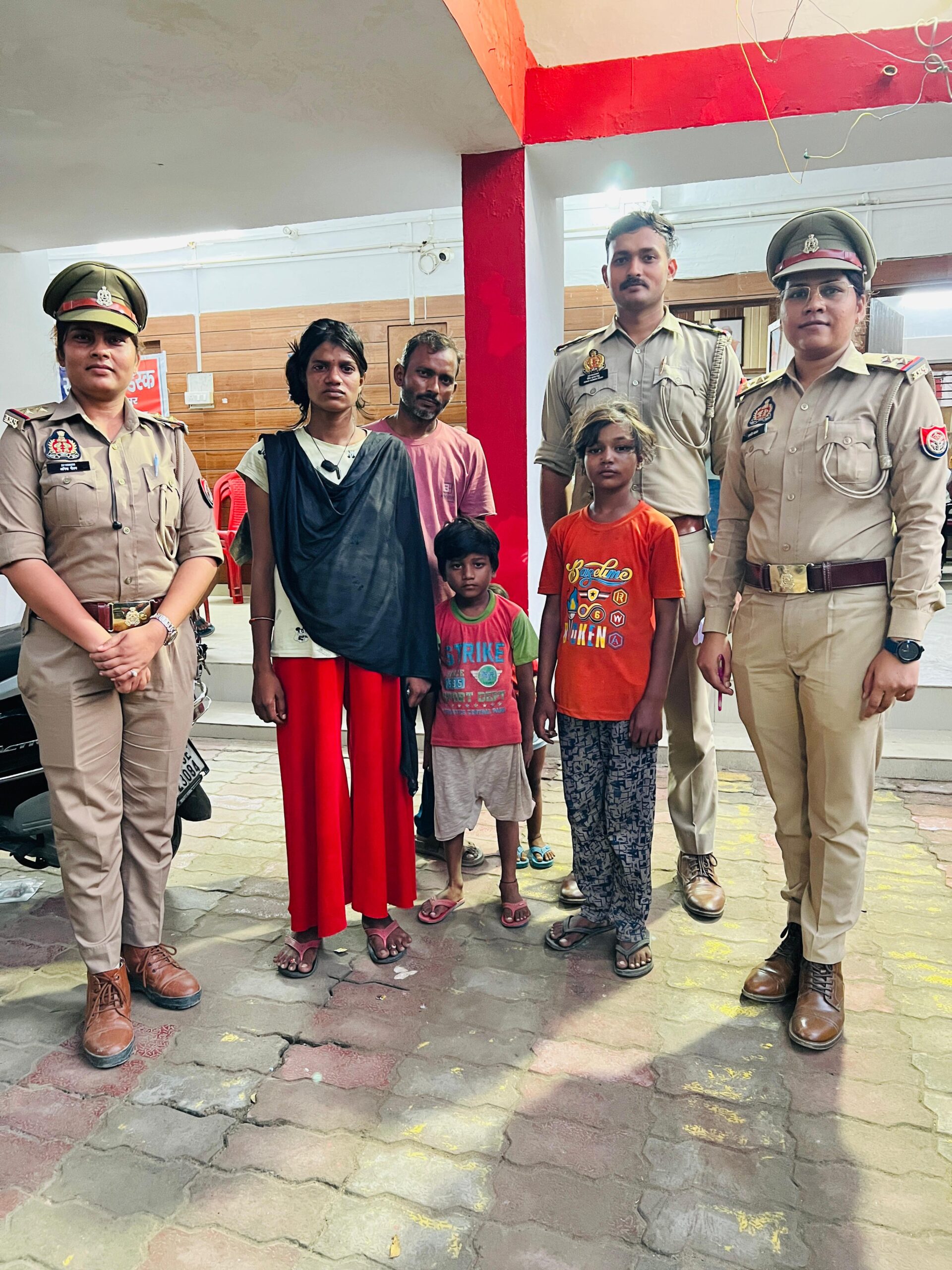 Gorakhpur Police Mission Shakti थाना तिवारीपुर पुलिस की तत्परता से एक परिवार में लौटी मुस्कान