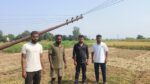 रतसही ग्राम सभा में JE अतुल राय की लापरवाही से बढ़ा Electric Pole Danger, आठ महीने से झुका पोल बना जानलेवा खतरा