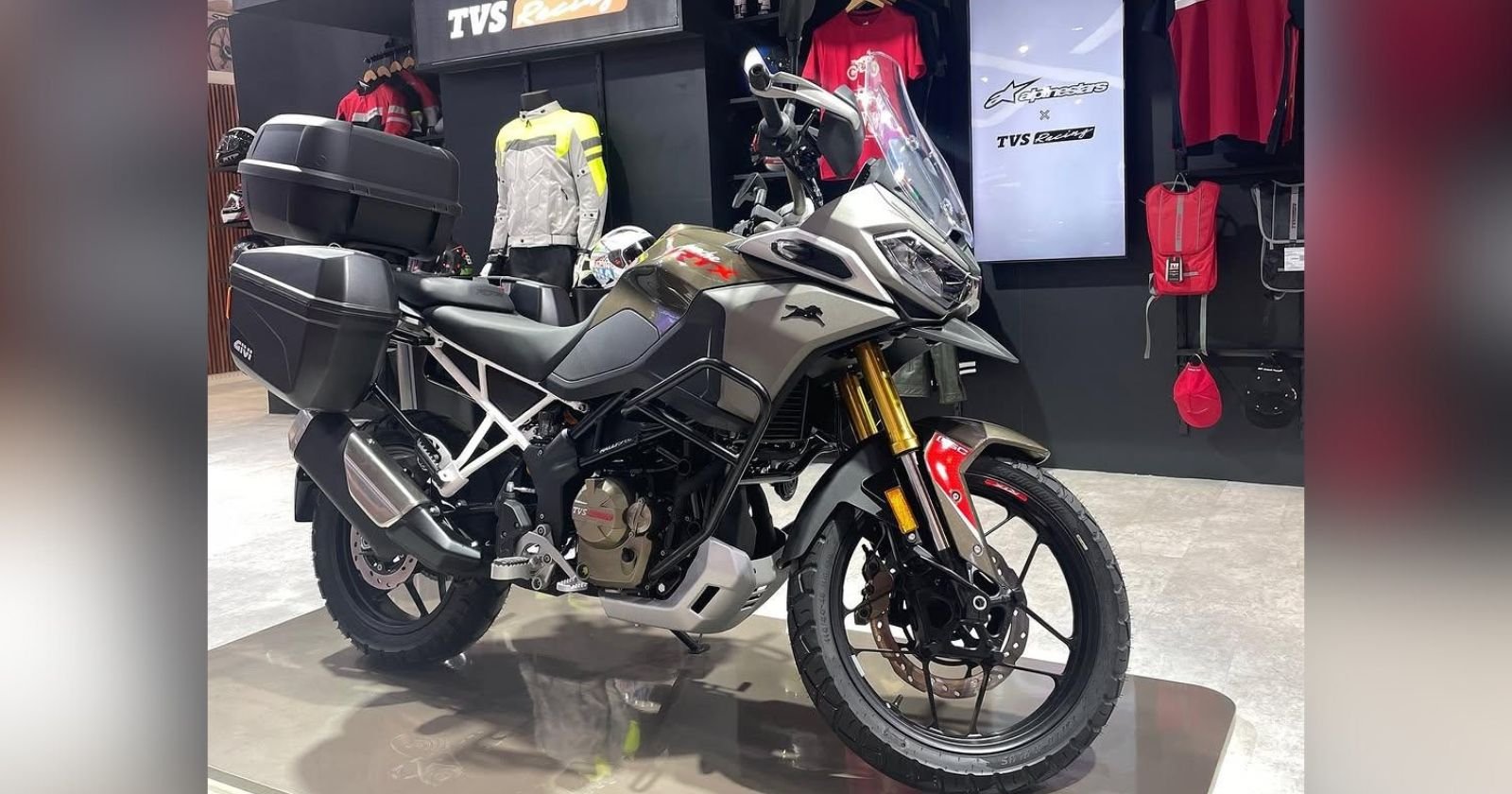 TVS Apache RTX Features Explained – Top & Segment-First Features