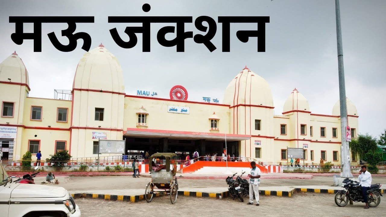 school construction fraud Mau district मऊ जिले के बासरिकपुर गाँव में स्कूल निर्माण विवाद ग्रामीणों ने घटिया निर्माण सामग्री पर रोक लगा दी