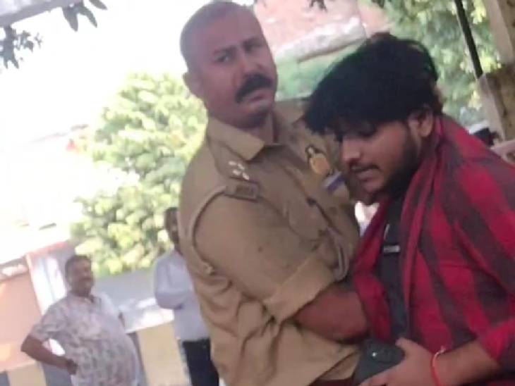 Kanpur Police Brutality ब्रिटिश रवैया नहीं बदला: कानपुर में पुलिस की दरिंदगी का नया चेहरा  एक युवा की टाँग टूटी, न्याय की पुकार धरती पर गूजा