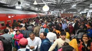  “मेरा स्टेटस तुम्हारे पद से बड़ा है…” ट्रेन में Madam और TT की बहस वाला train viral video बना सबक