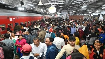 मेरा स्टेटस तुम्हारे पद से बड़ा है…” ट्रेन में Madam और TT की बहस वाला train viral video बना सबक