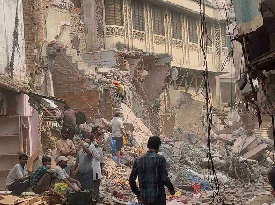 Gorakhpur Heritage Corridor: घंटाघर से पांडेयहाता तक चला बुलडोजर, 50 मकान ढहे अब अगली कार्रवाई की तैयारी तेज़! 6 Gorakhpur Heritage Corridor: घंटाघर से पांडेयहाता तक चला बुलडोजर, 50 मकान ढहे अब अगली कार्रवाई की तैयारी तेज़