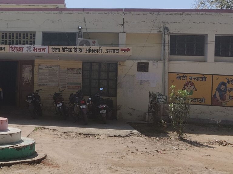 उन्नाव का चौंकाने वाला स्कूल विवाद: शिक्षिका और रसोइयों के बीच जमकर मारपीट, बच्चों के सामने शिक्षा का सम्मान हुआ तार तार