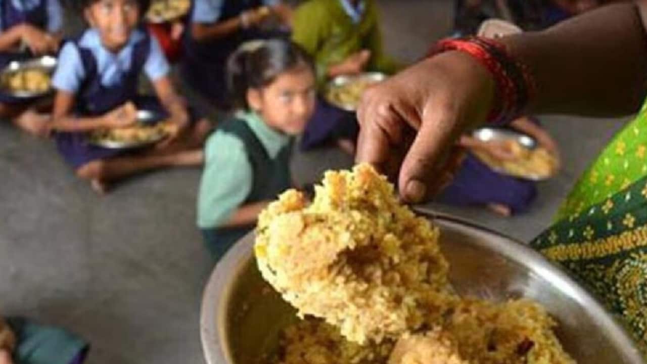 बलरामपुर में Mid Day Meal Scam का बड़ा खुलासा, 11 करोड़ की हेराफेरी ने खोली सिस्टम की पोल 2 बलरामपुर में Mid Day Meal Scam का बड़ा खुलासा, 11 करोड़ की हेराफेरी ने खोली सिस्टम की पोल