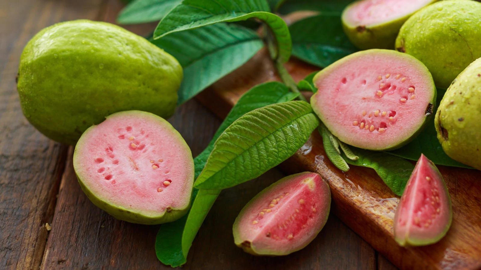 Guava Health Benefits, अमरूद—स्वास्थ्य का सुपरफ्रूट या छुपा हुआ खतरा? 