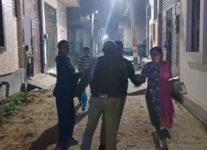 LUCC Scam में CBI की बड़ी कार्रवाई, अभिनेता श्रेयस तलपड़े और आलोक नाथ सहित 46 लोगों पर केस दर्ज। 800 करोड़ की धोखाधड़ी, एजेंटों और ब्रांड एंबेसडर्स की भूमिका की जांच तेज। 3 Constable Caught Husband शामली में महिला सिपाही ने पति को रंगे हाथों पकड़ा | Constable Caught Husband मामले में हाई-वोल्टेज ड्रामा