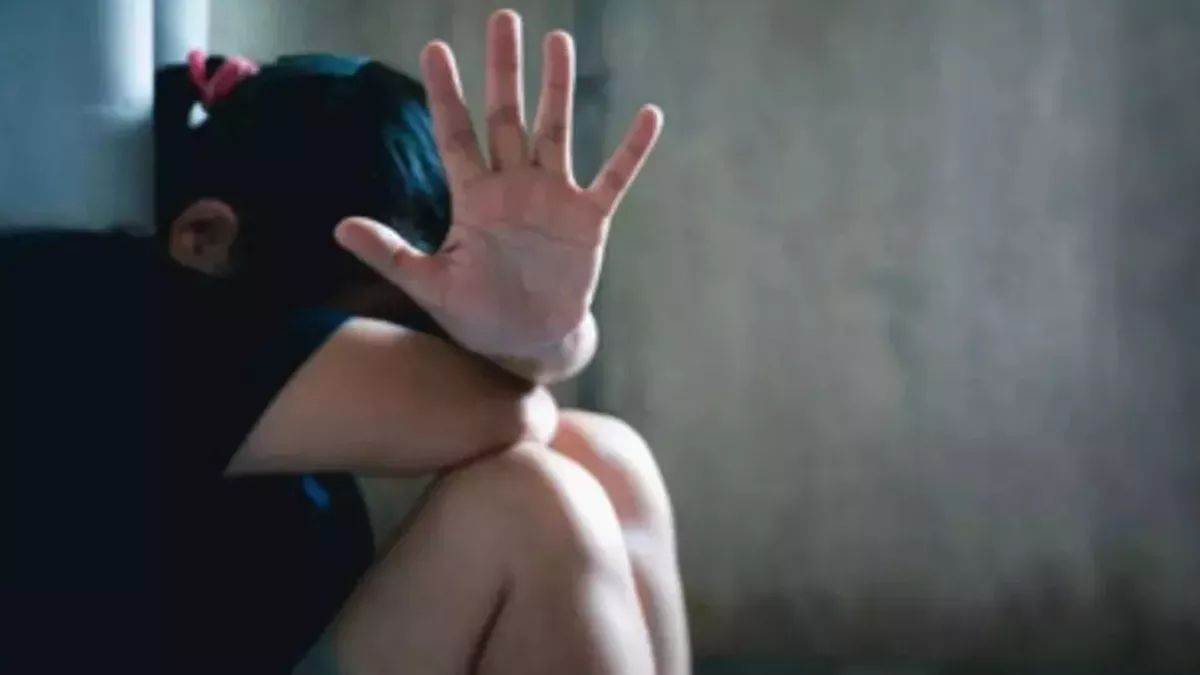 Dholpur Rape Case धौलपुर रेप केस: बुर्का पहनकर भागा आरोपी वृंदावन से गिरफ्तार, पुलिस ने निकाला पैदल जुलूस