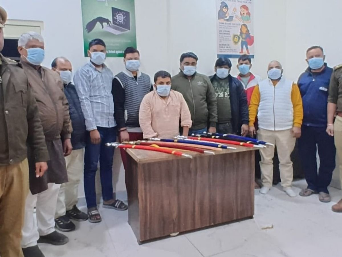 Ghaziabad Sword Distribution Case गाजियाबाद तलवार वितरण कांड: HRD के 10 कार्यकर्ता जेल, पिंकी चौधरी समेत 16 नामजद
