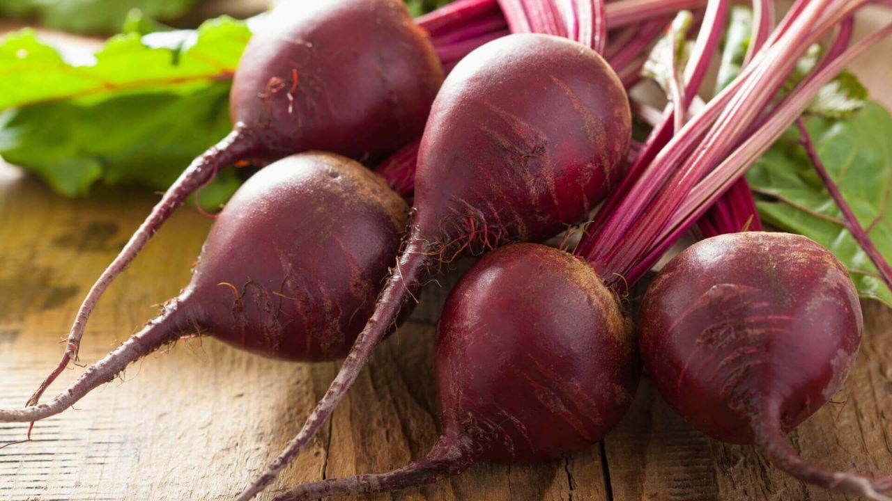 Glowing Skin का राज़: घर पर Beetroot Juice इस्तेमाल करने के 5 स्मार्ट तरीके