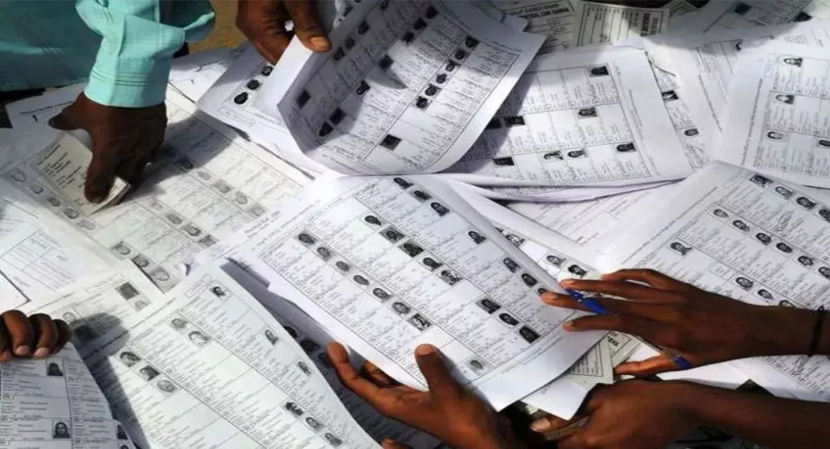 Gorakhpur Panchayat Voter List Update गोरखपुर पंचायत मतदाता सूची से 1.74 लाख नाम हटे, 5.16 लाख डुप्लीकेट वोटरों का खुलासा सत्यापन तेज, नई सूची की तारीख तय