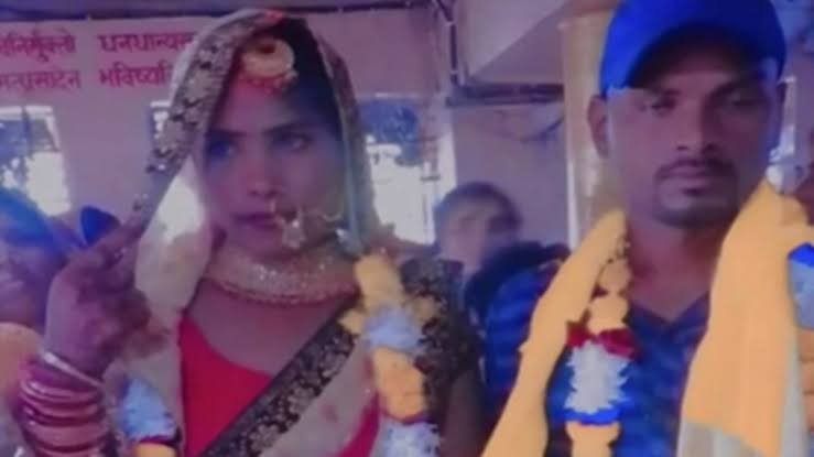 Gorakhpur Wife Murder Case: बेलघाट में पति ने पत्नी खुशबू की हत्या कर पिछवाड़े दफनाया, गिरफ्तार