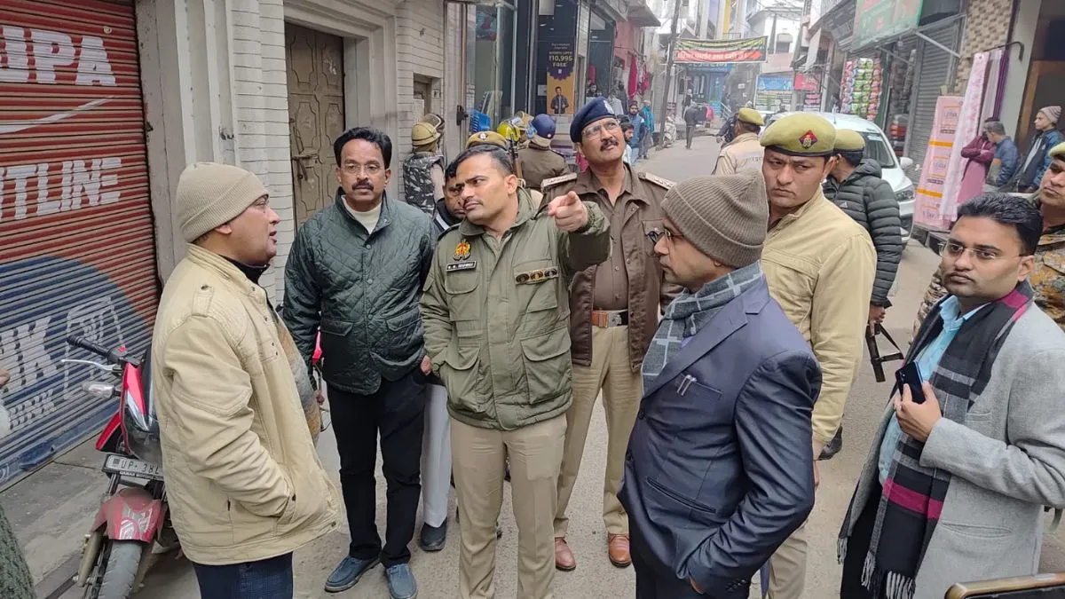 Sambhal Graveyard Encroachment संभल कब्रिस्तान जमीन पर अतिक्रमण का खुलासा: नाप जोख में मिले अवैध मकान, DM राजेंद्र पेंसिया सख्त 4 Sambhal Graveyard Encroachment संभल कब्रिस्तान जमीन पर अतिक्रमण का खुलासा: नाप जोख में मिले अवैध मकान, DM राजेंद्र पेंसिया सख्त