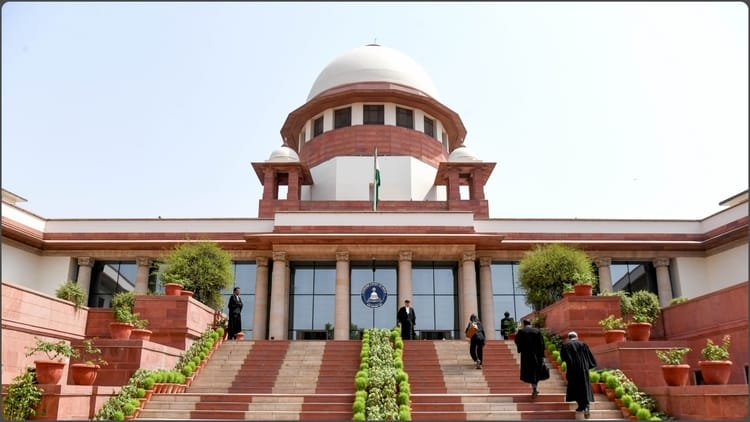 SIR Case Supreme Court 2026 में सुप्रीम कोर्ट SIR केस, राजद्रोह कानून, वक्फ संशोधन, महिलाओं के अधिकार और मतांतरण जैसे बड़े मामलों पर ऐतिहासिक फैसले सुनाएगा।2026 में सुप्रीम कोर्ट के बड़े फैसले: SIR केस, राजद्रोह और वक्फ कानून पर देश की नजर 5 SIR Case Supreme Court 2026 में सुप्रीम कोर्ट SIR केस, राजद्रोह कानून, वक्फ संशोधन, महिलाओं के अधिकार और मतांतरण जैसे बड़े मामलों पर ऐतिहासिक फैसले सुनाएगा।2026 में सुप्रीम कोर्ट के बड़े फैसले: SIR केस, राजद्रोह और वक्फ कानून पर देश की नजर
