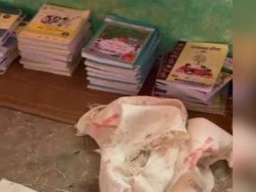 Lucknow Primary School Book Scam लखनऊ प्राइमरी स्कूल किताब कांड: बच्चों की किताबें कबाड़ी को बेचने पर प्रधानाध्यापक निलंबित
