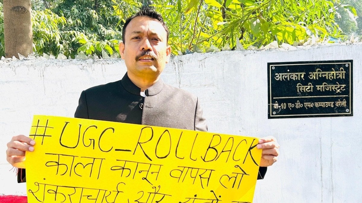 Alankar Agnihotri बरेली सिटी मजिस्ट्रेट इस्तीफा विवाद, अलंकार अग्निहोत्री के बंधक बनाने के आरोप, DM की सफाई