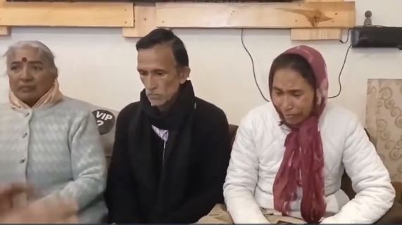 बेटी के लिए जान भी चली जाए तो गम नहीं”  मां की CM से भावुक गुहार