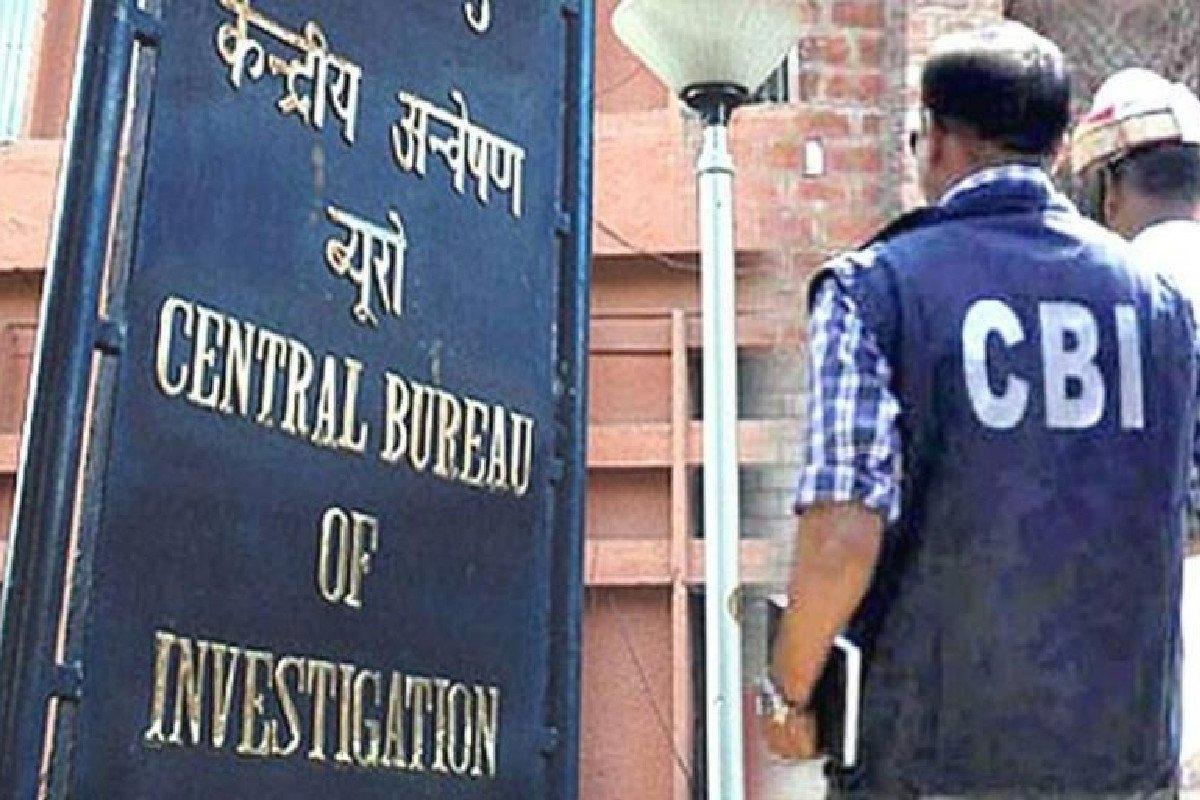 UP Gramin Bank Bribery Case: CBI ने रिश्वत लेते पकड़ा ब्रांच मैनेजर नवीन सिंह कुलदीप, चपरासी अनिल कुमार गिरफ्तार