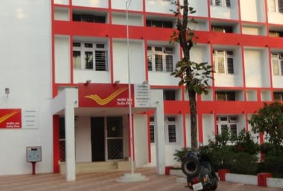 Gorakhpur Post Office Scam गोरखपुर राप्तीनगर पोस्ट ऑफिस में सरकारी धन की गड़बड़ी, डाक सहायक निलंबित