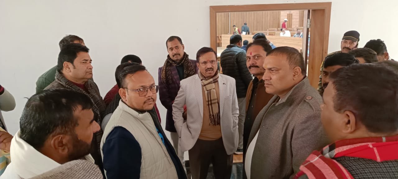 Gorakhpur Municipal Corporation Meeting गोरखपुर नगर निगम की बैठक में भूचाल, 68 पार्षदों का बहिष्कार, गोरखपुर महोत्सव पास से भड़का विवाद 1 Gorakhpur Municipal Corporation Meeting गोरखपुर नगर निगम की बैठक में भूचाल, 68 पार्षदों का बहिष्कार, गोरखपुर महोत्सव पास से भड़का विवाद