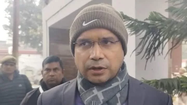 Sambhal Graveyard Encroachment संभल कब्रिस्तान जमीन पर अतिक्रमण का खुलासा: नाप जोख में मिले अवैध मकान, DM राजेंद्र पेंसिया सख्त